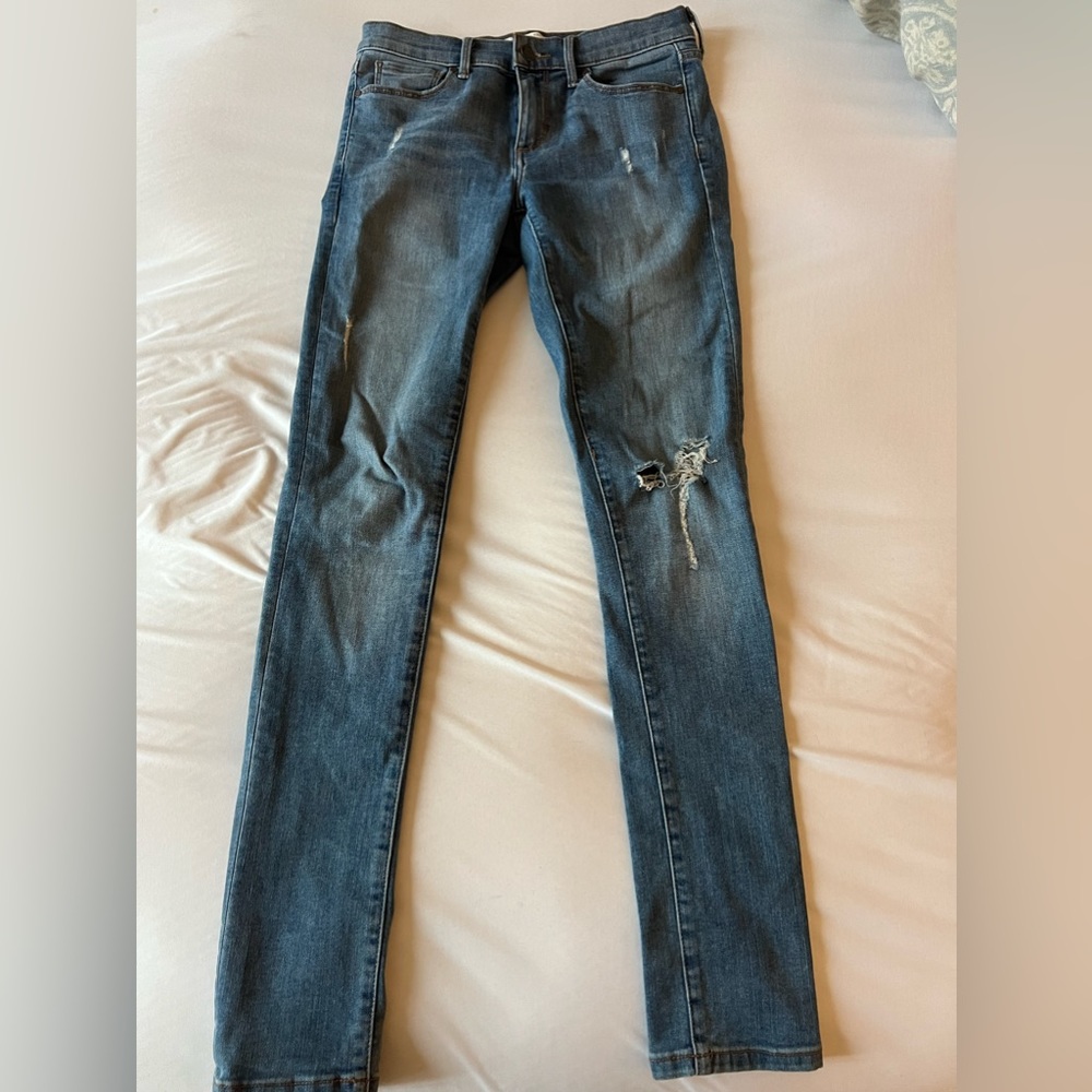 Light wash denim skinny jeans